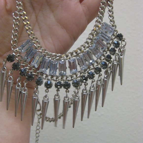 NWOT Guess rhinestone chain statement necklace - Picture 3 of 3